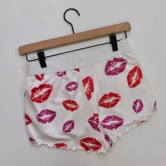 NEW!! HOT LIPS Lipstick Kiss Cropped Loungewear Two Piece Set Top Shorts Small - Picture 8 of 10